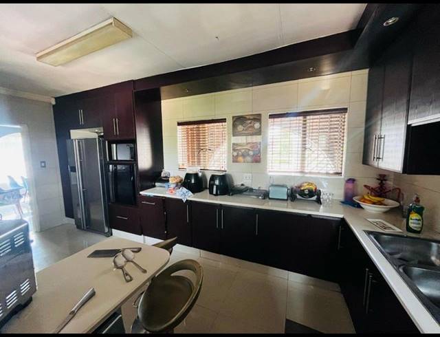 3 BEDROOM HOUSE FOR SALE IN CROYDON